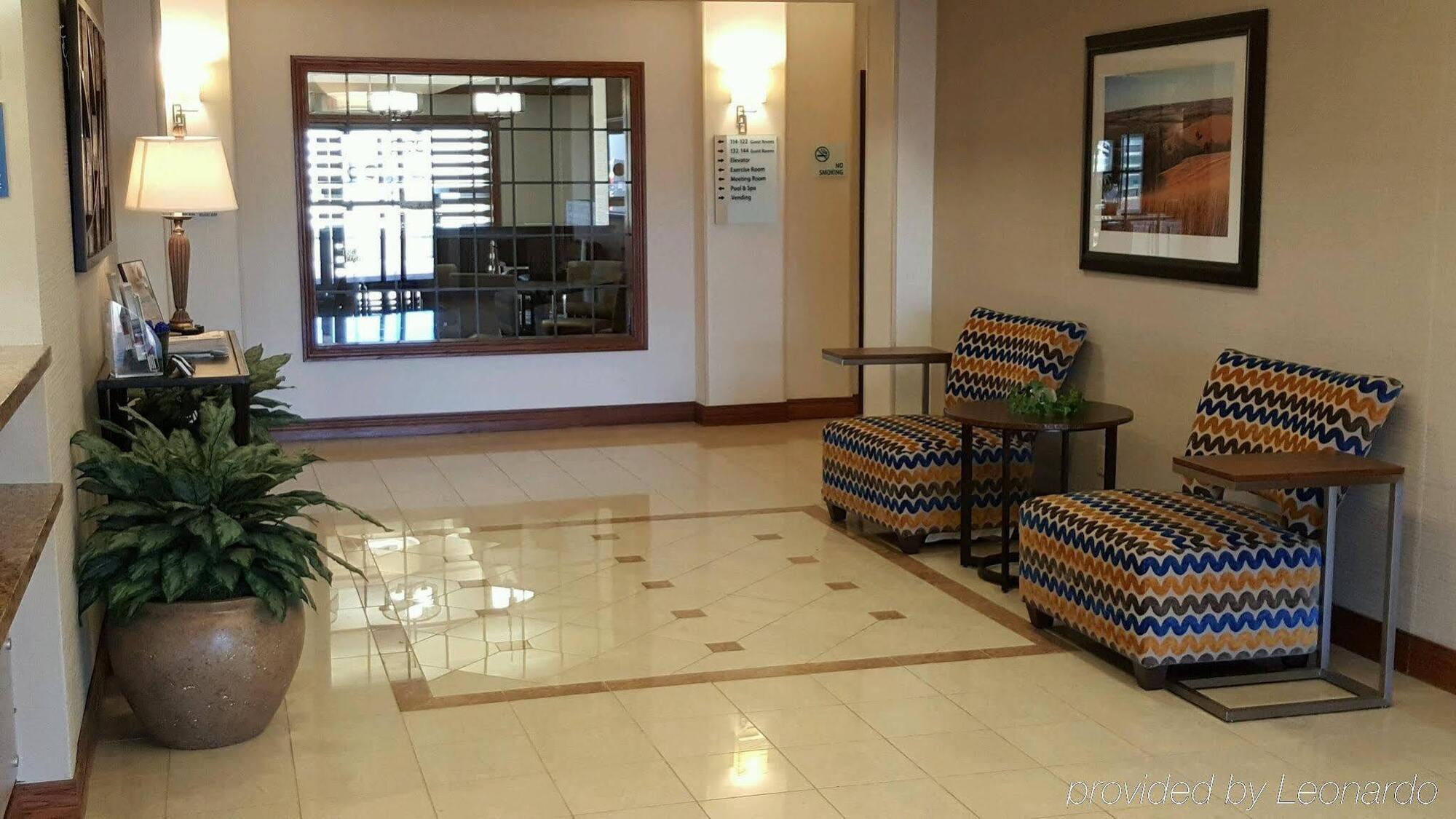 Holiday Inn Express Hotel & Suites Concordia Us 81 By Ihg Exterior photo